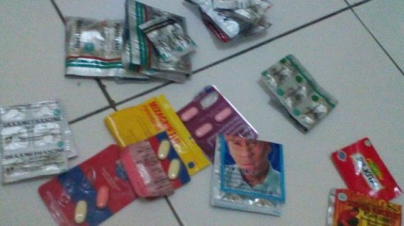 SEJAK HARI PERTAMA KETO, KOLEKSI OBAT SUDAH TAK DISENTUH LAGI