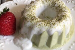 MATCHA PUDDING DENGAN KRIM COCONUT FLA ALA DEBORA PRIHATNA