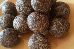BOLA KEJU COKLAT ALA FESTY SOEBAGYO