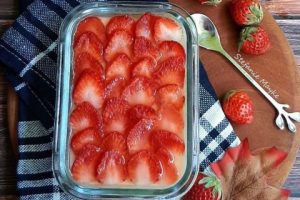 Pudding Strawberry Ala Stefanie Mayke